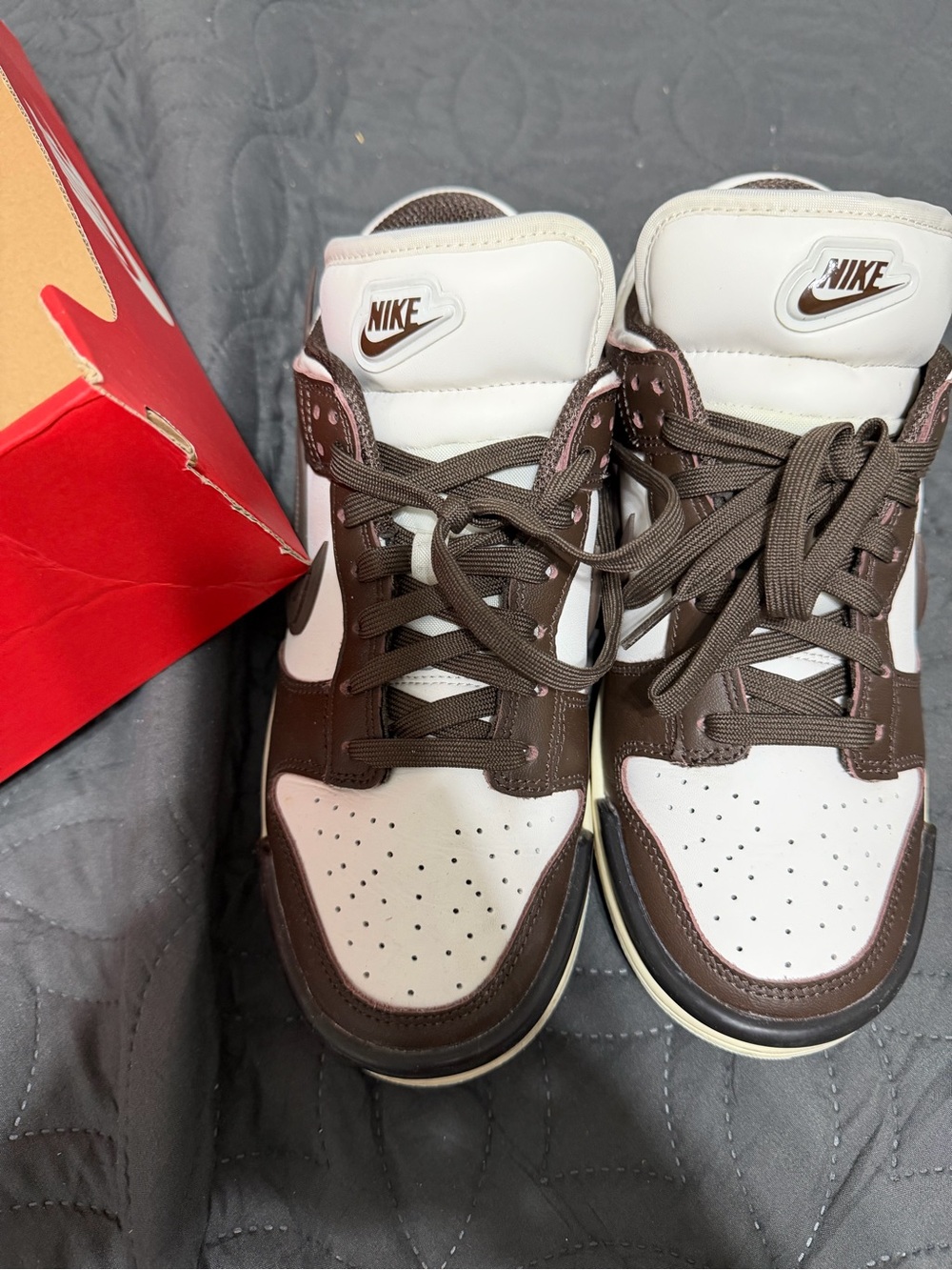 Nike women’s Sneakers in White and Brown